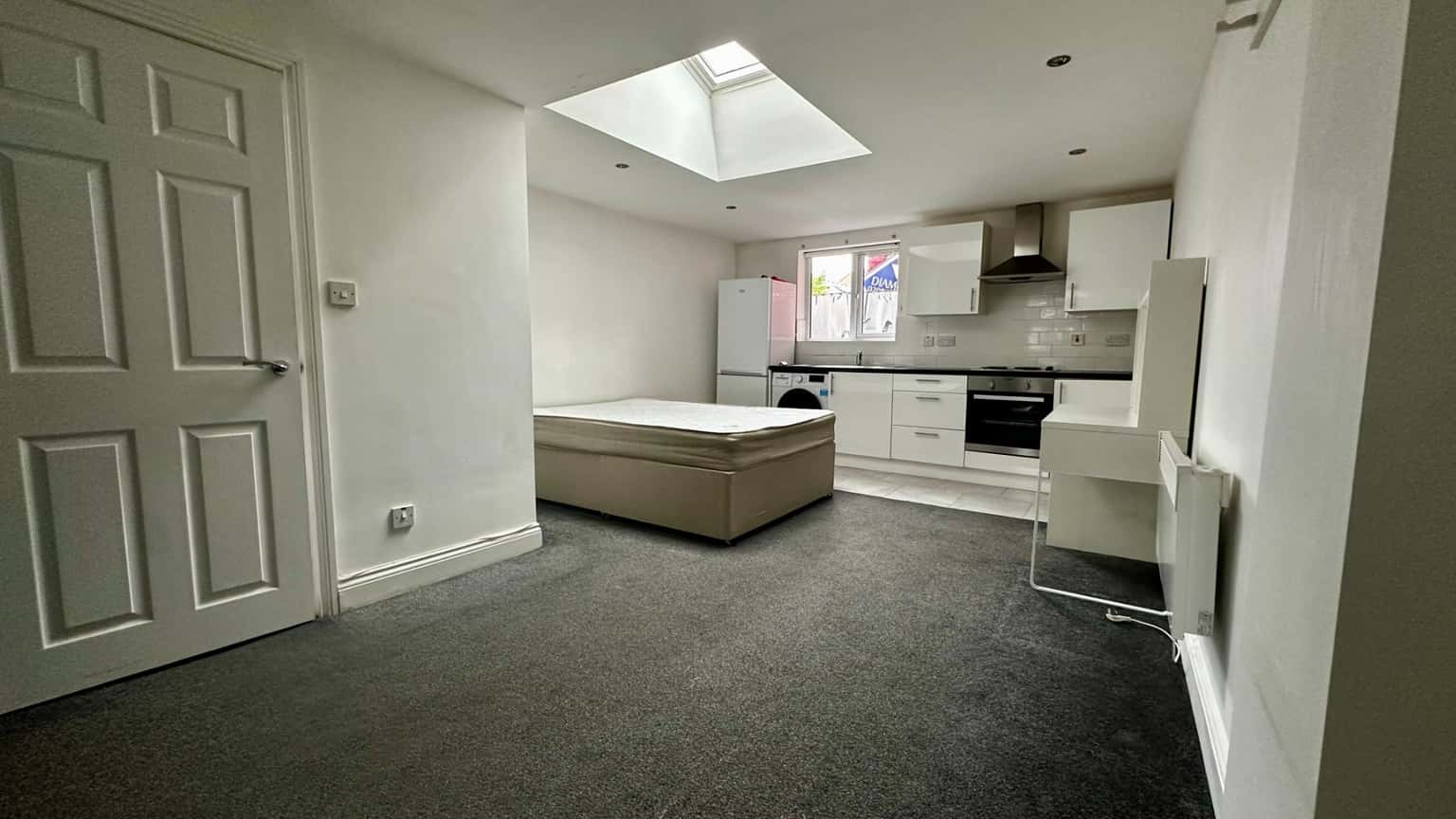 Well Presented Ground Floor Studio Flat in Dollis Hill: Spacious Kitchen, Near Amenities & Transport property first image