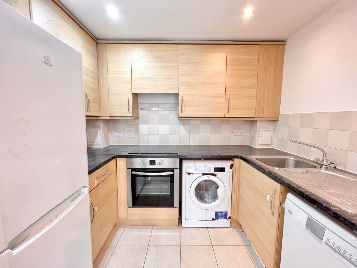 Bright and Spacious 1 Bedroom Apartment in a modern development with superb shopping facilities. property first image