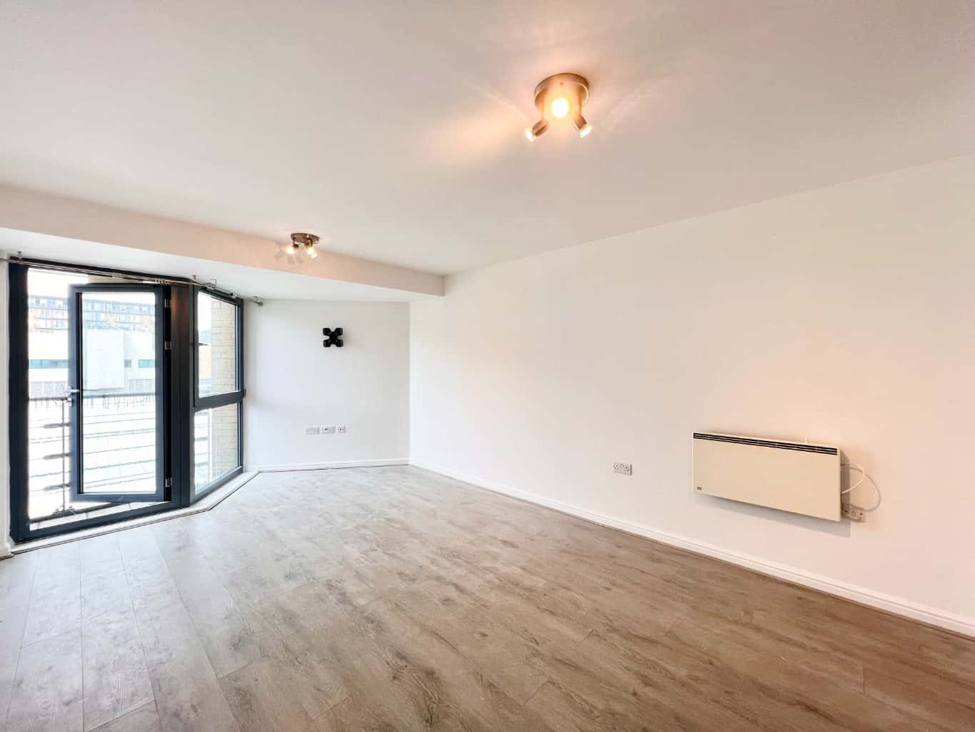 Bright and Spacious 1 Bedroom Apartment in a modern development with superb shopping facilities. property first image