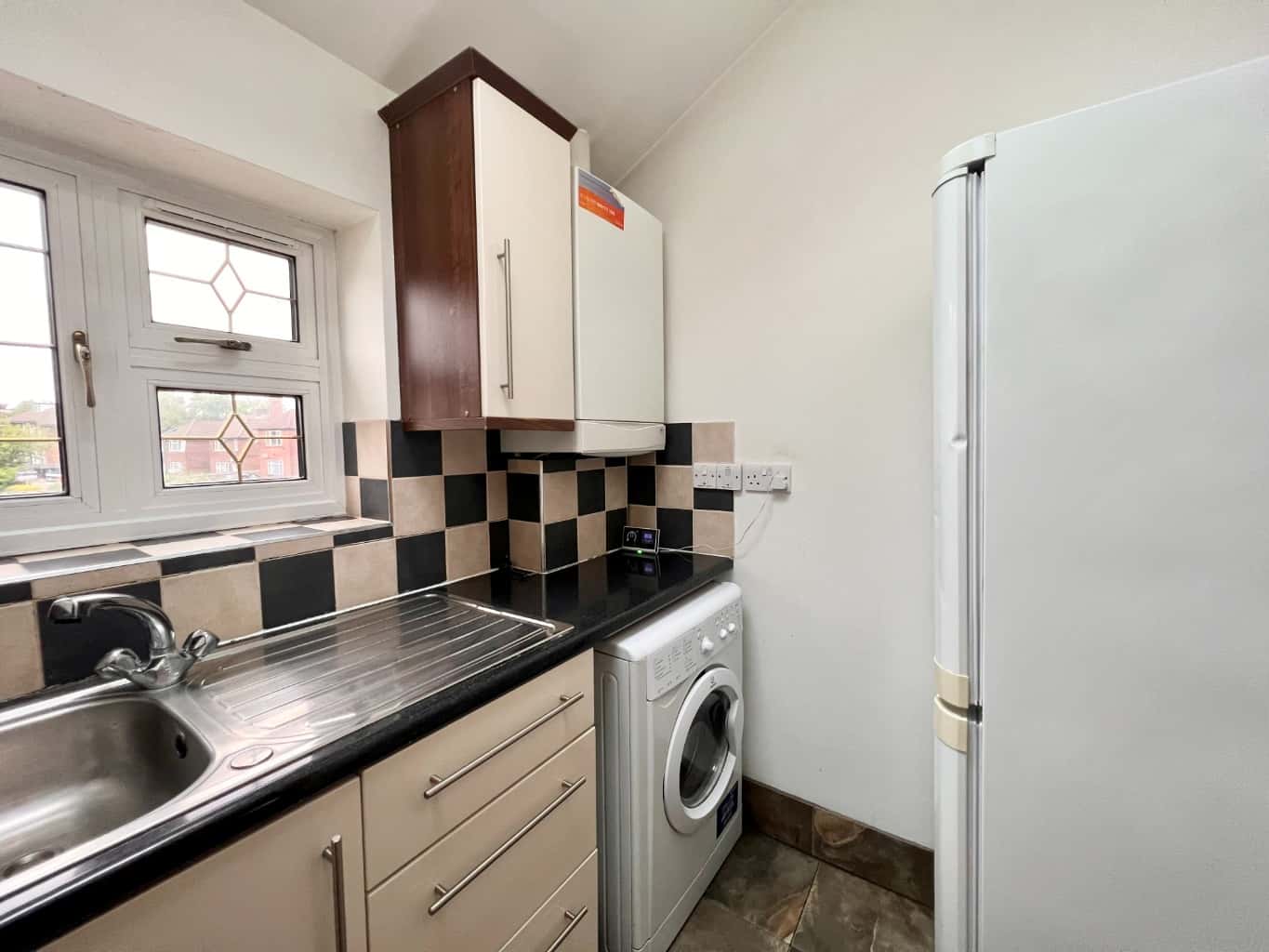 Bright and Spacious 2 double bedroom 1st floor flat on Lyon Park Ave available now for rent. property first image