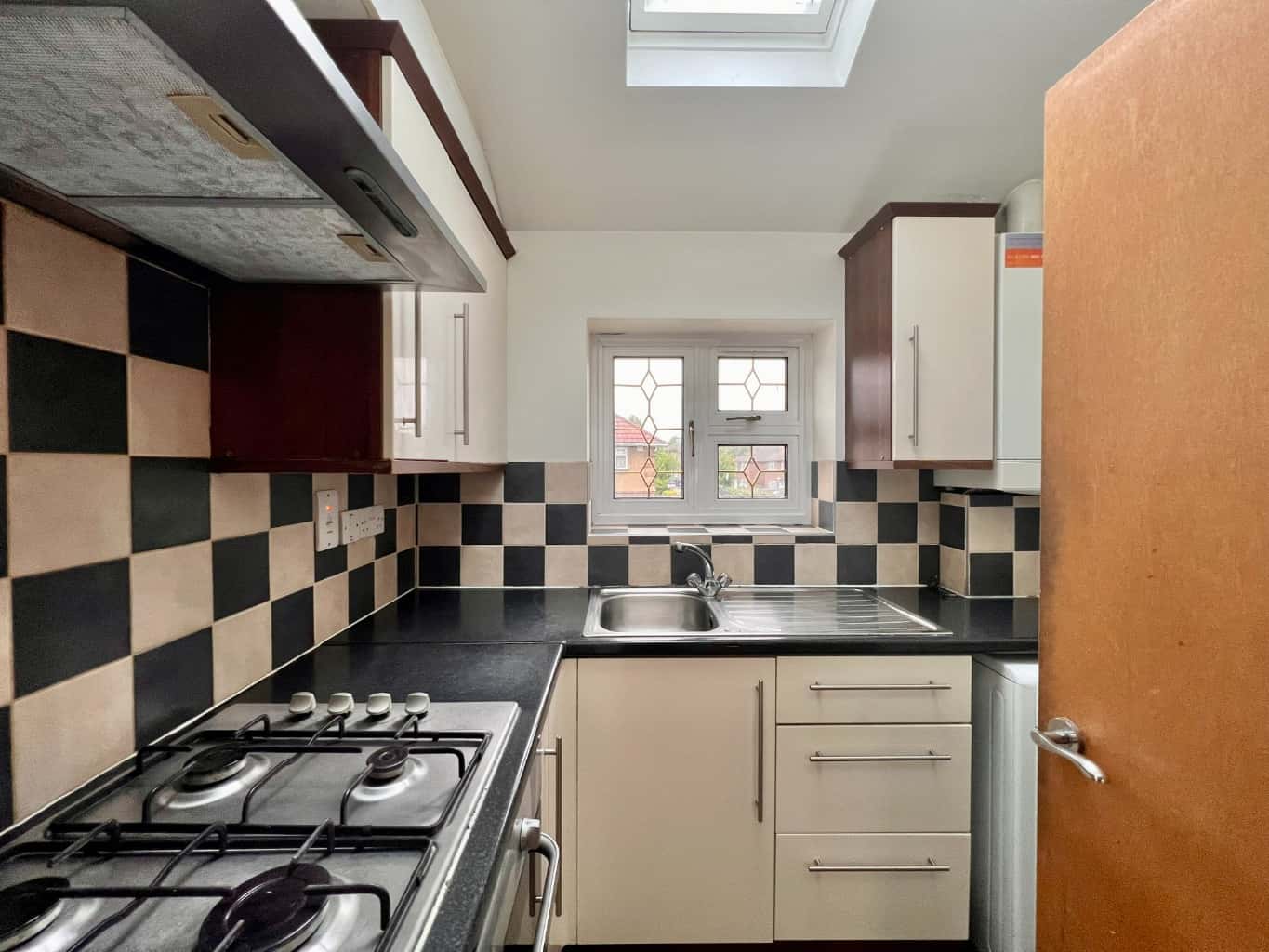 Bright and Spacious 2 double bedroom 1st floor flat on Lyon Park Ave available now for rent. property first image