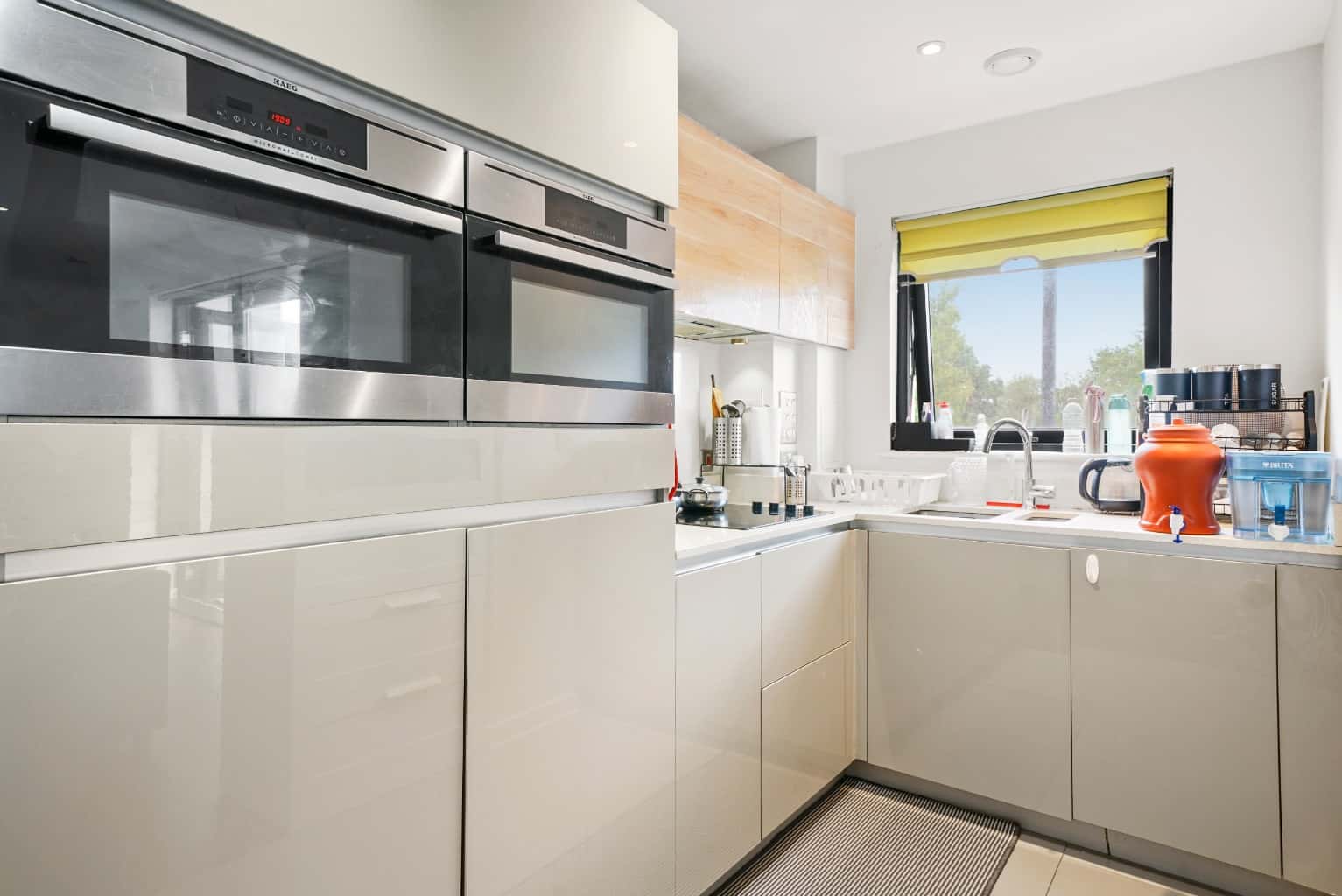 Don't miss the opportunity to make this remarkable apartment your own! Contact us today! property first image