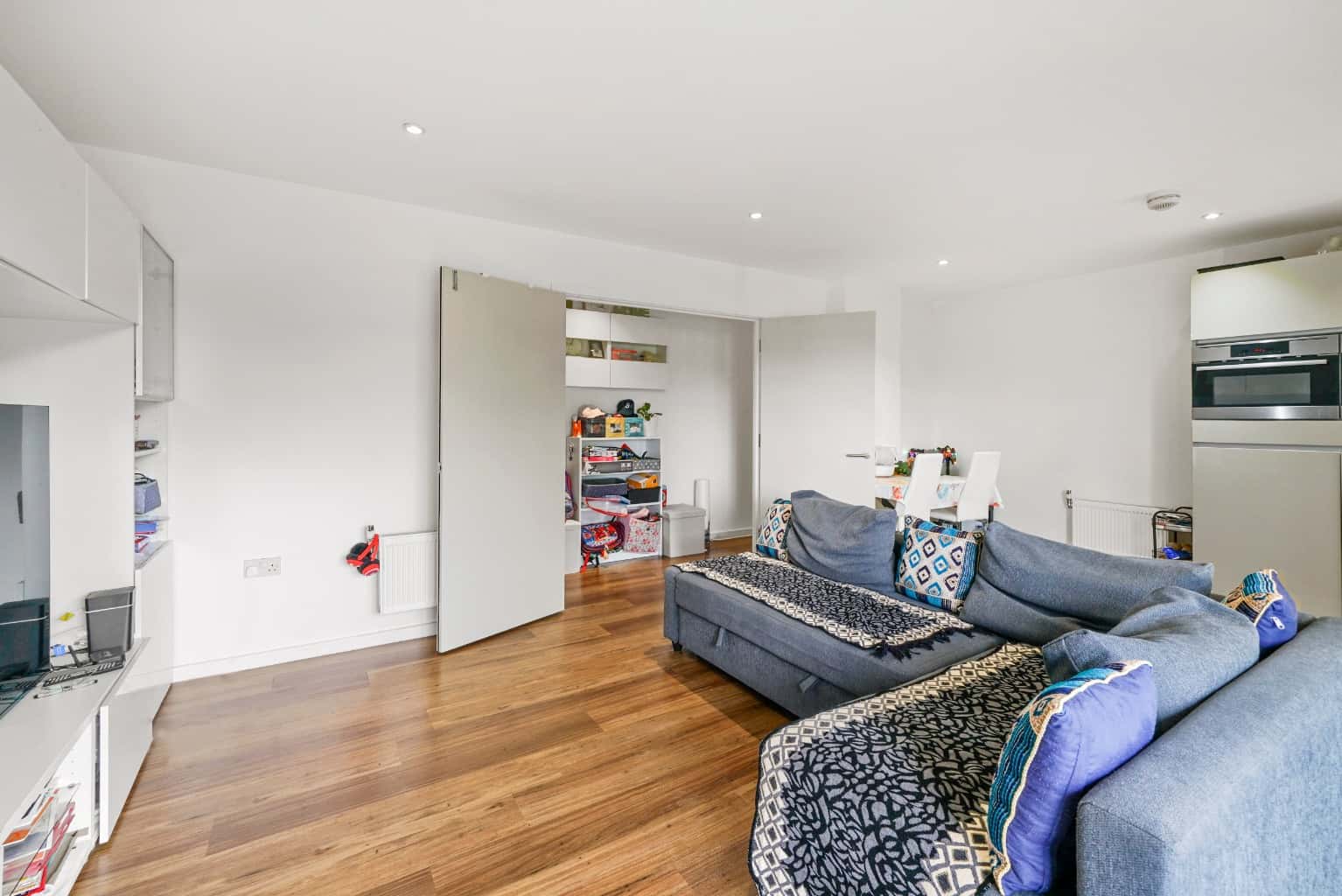 Don't miss the opportunity to make this remarkable apartment your own! Contact us today! property first image