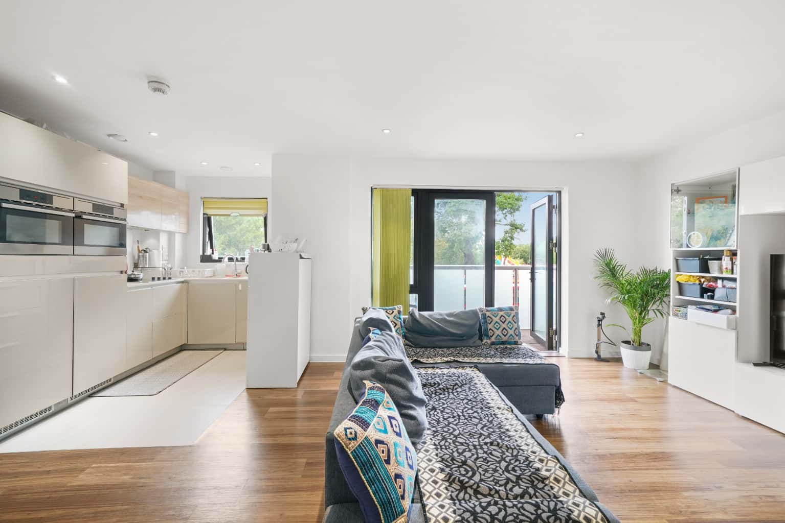 Don't miss the opportunity to make this remarkable apartment your own! Contact us today! property first image