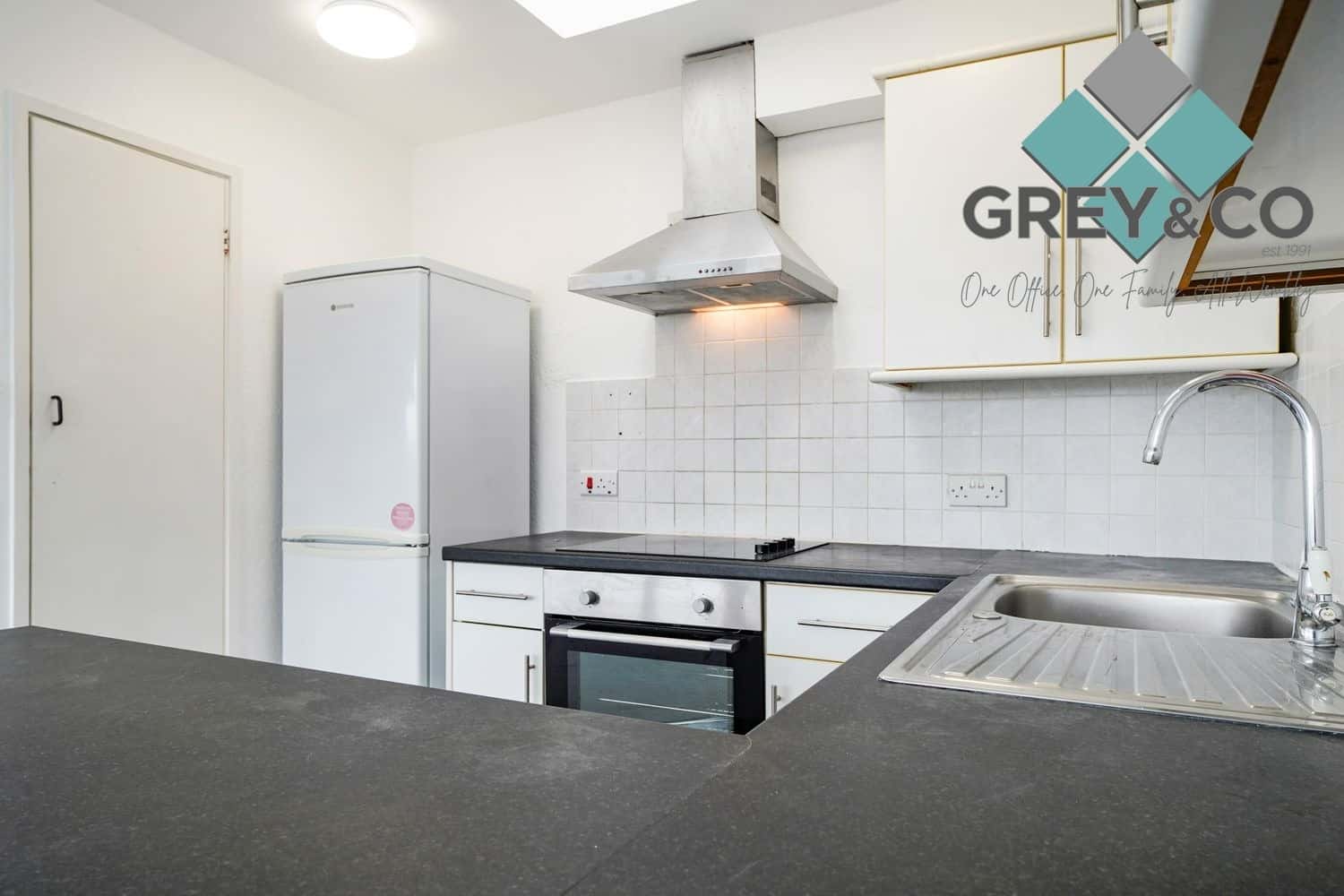 Ideal for first-time buyers or as a buy to let investment with the 2 bedroom flat in Northolt. property first image