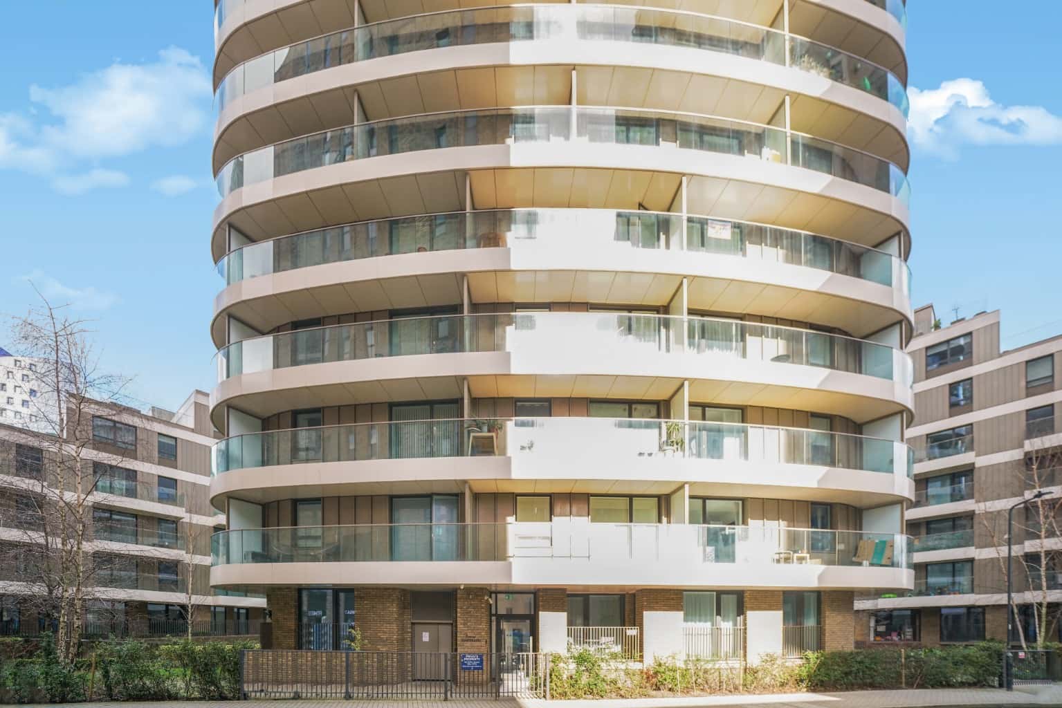 Stylish 1-Bed Apartment in Wembley with Balcony, Near Stadium & Station property first image