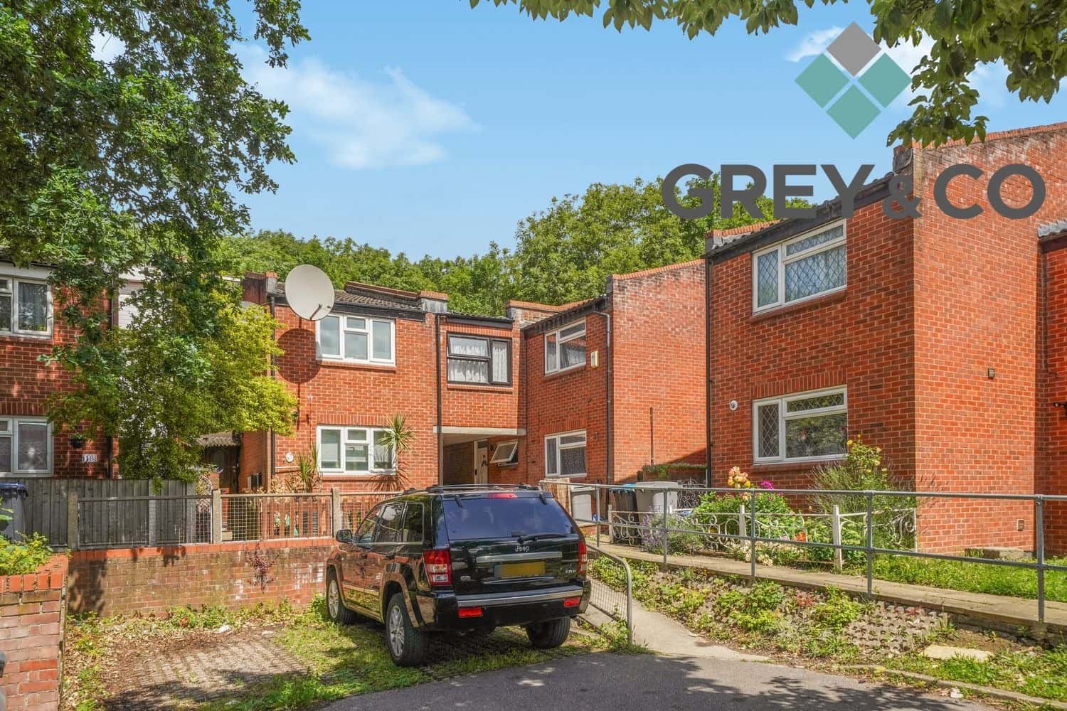 Charming Wembley Park Ground Floor Maisonette with Garden Access property first image